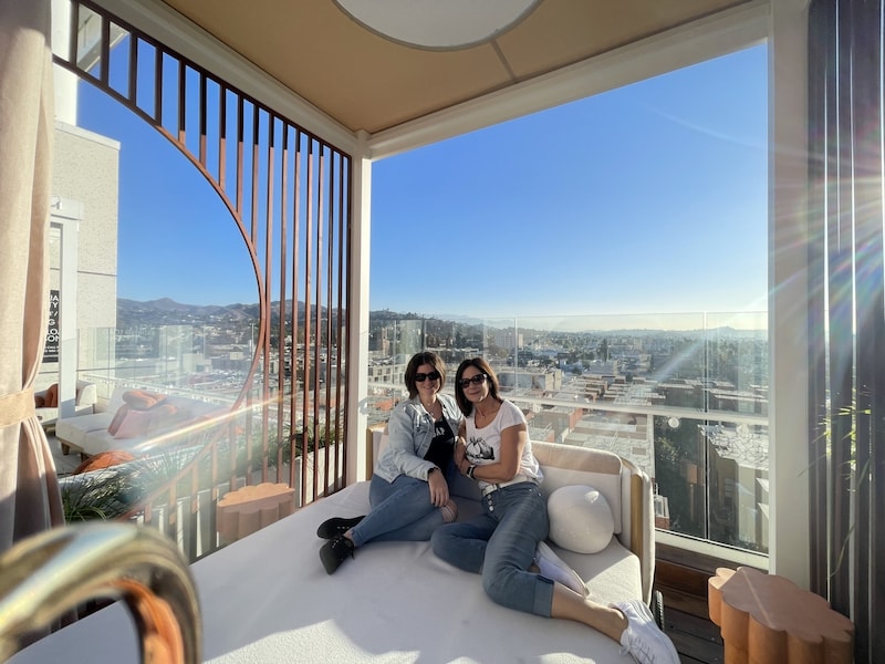 Claudia and Carina at the W-Hotel Rooftop Bar (Bild: Nicole karp)