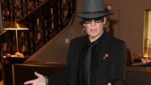 Das Wort „Oberindianer“ wird aus dem Hit „Sonderzug nach Pankow“ von Udo Lindenberg von Chören bei einem Auftritt in Berlin nicht gesungen. Es sei diskriminierend, so die Begründung. (Bild: www.viennareport.at)