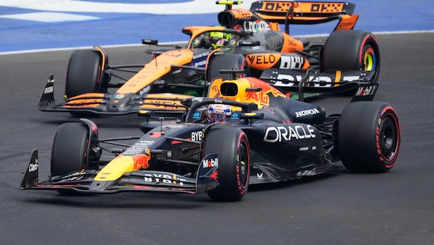 Max Verstappen (im Vordergrund) und Lando Norris kamen sich in Mexiko in die Quere. (Bild: Copyright 2024 The Associated Press. All rights reserved.)