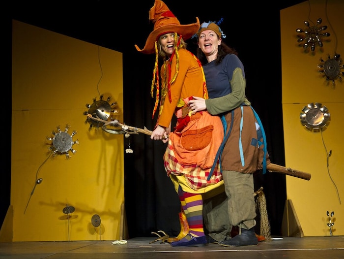 Hexe Nudelzopf ist einsam. Ein Freund muss her, ein richtiger Märchenprinz. Wie die Geschichte ...