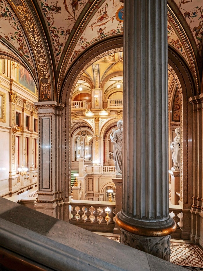 Vienna: A look behind the scenes at the State Opera.