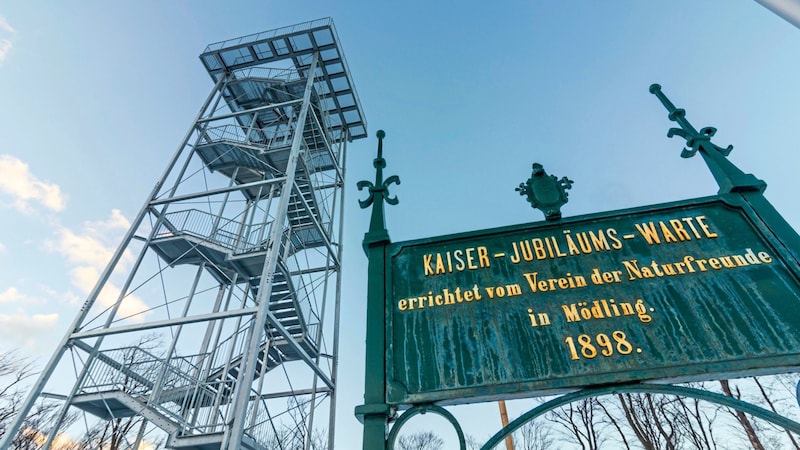 Niederösterreich: Jubiläumswarte am Anninger (Bild: Mauritius Images/mauritius images / Volker Preusser)