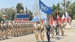 Österreichs Blauhelm-Kontingent beim Einzug in das unter Beschuss geratene UN-Camp Naqoura im Südlibanon. (Bild: Bundesheer)