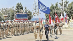 Österreichs Blauhelm-Kontingent beim Einzug in das unter Beschuss geratene UN-Camp Naqoura im Südlibanon. (Bild: Bundesheer)