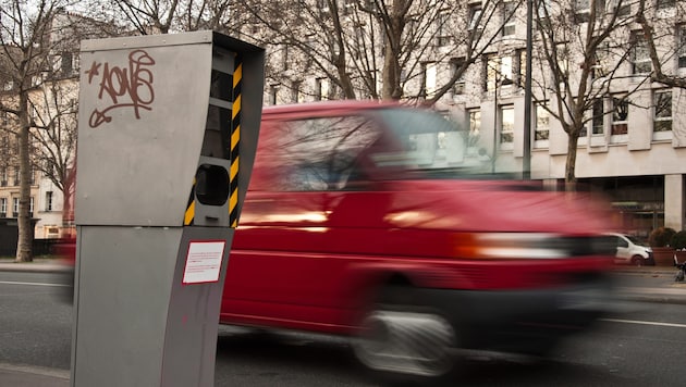 France currently operates almost 4000 stationary speed traps. (Bild: pixarno - stock.adobe.com)