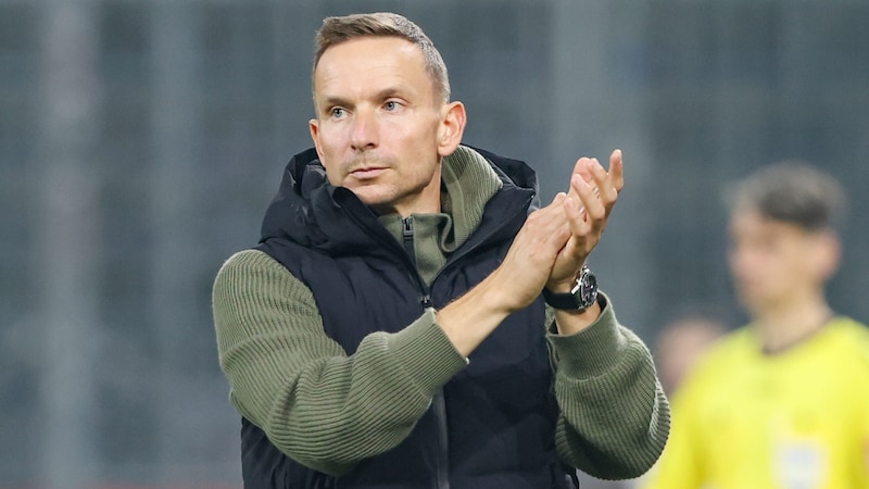 Coach Pep Lijnders' chair is not being sawn into - he has the full confidence of managing director Stephan Reiter. (Bild: GEPA)