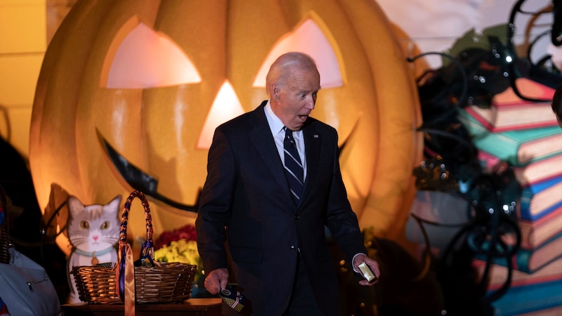 Children from military families and the neighborhood are traditionally invited to Halloween at the White House. (Bild: AP)