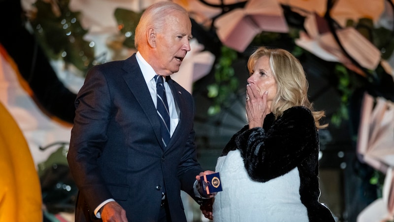 President's wife Jill Biden dressed up as a panda. (Bild: AP)