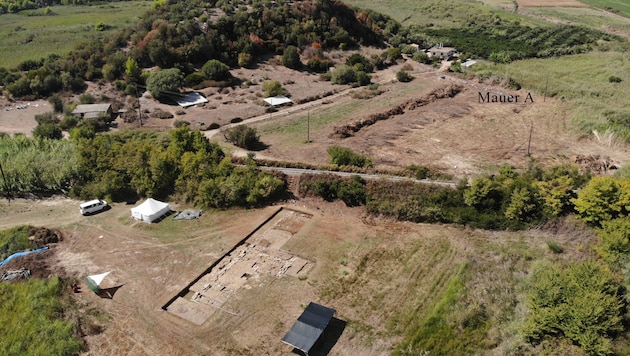 For more than 100 years, the sanctuary of Poseidon of Samikon was searched for by researchers at the hills of Kleidi. (Bild: © ÖAW/ÖAI)