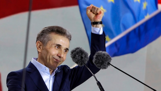 The victory of the national conservative Georgian Dream party of billionaire Bidzina Ivanishvili has now been confirmed. (Bild: APA/Copyright 2024 The Associated Press. All rights reserved)