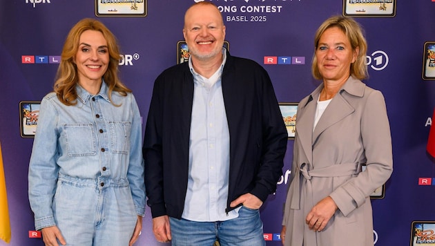 Stefan Raab with Inga Leschek (Chief Content Officer RTL Germany) and Christine Strobl (ARD Program Director) (Bild: Raab Entertainment / RTL / ARD / NDR / Willi Weber)