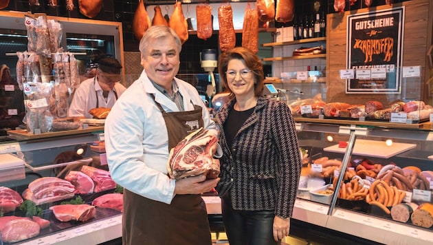 Fleischermeister Herbert Klaghofer mit WKW-Spartenobfrau für Handwerk Maria Neumann (Bild: David Bohmann)