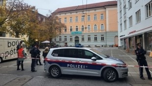 Die Polizei sperrte den Tummelplatz im Herzen der Grazer Innenstadt ab. (Bild: Christa Blümel)