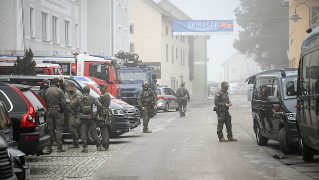 There is still a large police presence in the Mühlviertel. (Bild: Wenzel Markus/Markus Wenzel, Krone KREATIV)