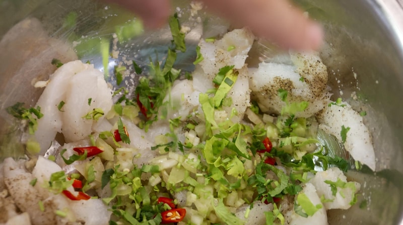 Ceviche thrives on fresh spices, especially coriander and chilli (Bild: Tschepp Markus)