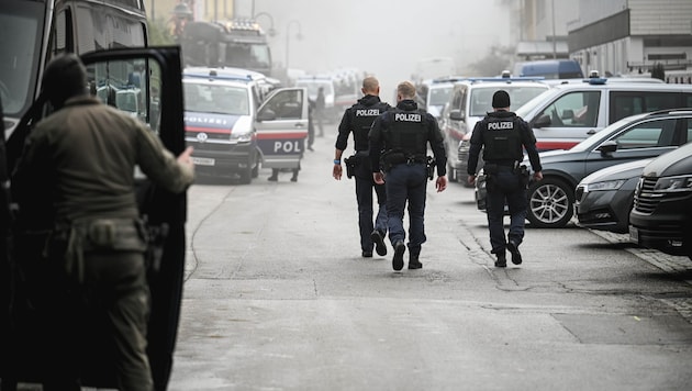 Seit Tagen ist die Polizei auf der Suche nach Roland Drexler im Mühlviertel omnipräsent. (Bild: Markus Wenzel)