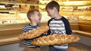 Die Kinder haben ihre Freude mit dem Lungauer „Halengstrutzn“. (Bild: Holitzky Roland)