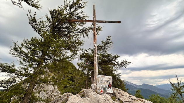 Summit crosses can be found on many mountains, here on the Almkogel. (Bild: Wolfgang Spitzbart .)