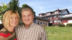 Sonja und Klaus Klathuber führten seit 1984 den Weststeirischen Hof. (Bild: Krone KREATIV/Familie Kalthuber)