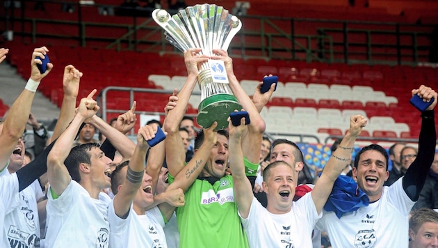 Pasching holte unter Trainer Gerald Baumgartner im Jahr 2013 sensationell den Cup-Titel. (Bild: EPA)