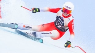 Jasmine Flury ist erstmals seit ihrer schweren Verletzung auf Skiern unterwegs. (Bild: GEPA/GEPA pictures)