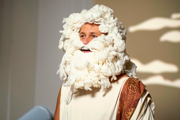 Göttervater Zeus kommt auch im Video vor!