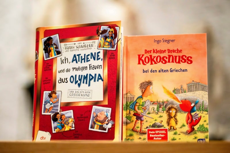 Diese beiden Bücher liest unser Leseonkel unter: www.kidskrone.at (Bild: Julia Eder)