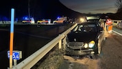 Der Wagen des 23-Jährigen kam auf der Loferer Straße rund 30 Meter nach der Unfallstelle zum ...