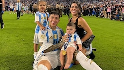 Enzo Fernandez und Valentina Cervantes (hier mit ihren beiden Kindern nach dem Copa-America-Triumph) gehen getrennte Wege. (Bild: instagram.com/valucervantes)