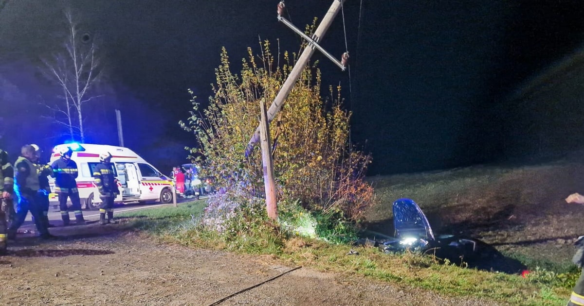 Pole buckled – Power supply interrupted after car accident