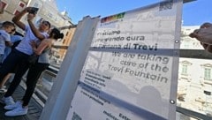 Der Trevi-Brunnen in Rom wird restauriert, der Zugang wird für längere Zeit nur noch eingeschränkt möglich sein. (Bild: AFP)