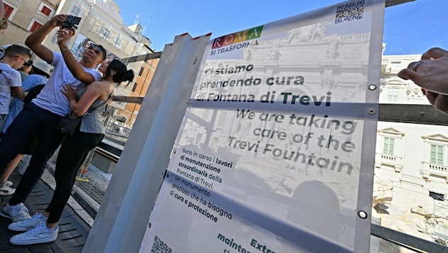 Der Trevi-Brunnen in Rom wird restauriert, der Zugang wird für längere Zeit nur noch eingeschränkt möglich sein. (Bild: AFP)