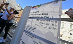Der Trevi-Brunnen in Rom wird restauriert, der Zugang wird für längere Zeit nur noch ...