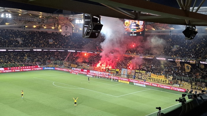 Die Stimmung in der OPAP Arena ist beeindruckend.