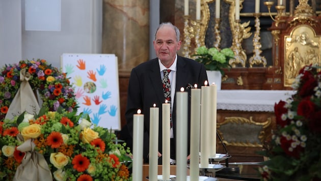 Der Wiener Reinhard Mut ist Autor und Geschichtenerzähler. Seit der Pandemie ist er auch als Trauerredner im Einsatz. (Bild: Hans Prammer)