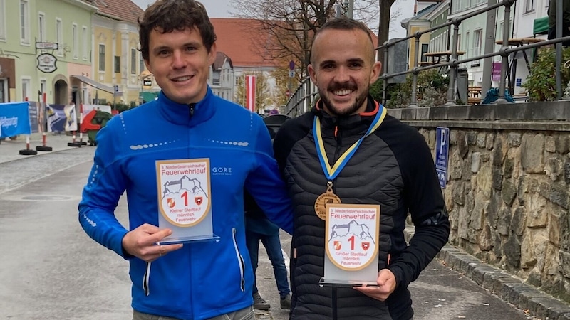 So sehen Sieger aus: Hannes Bühringer (li.) und Axel Hagenauer. (Bild: Bfkdo Amstetten)