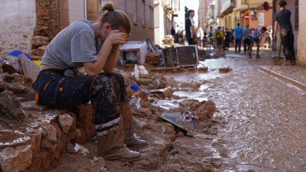 Die Zahl der Toten durch die Unwetter in Valencia liegt mittlerweile bei 205. Nun zittern die Balearen vor einer Flutkatastrophe. (Bild: AP)