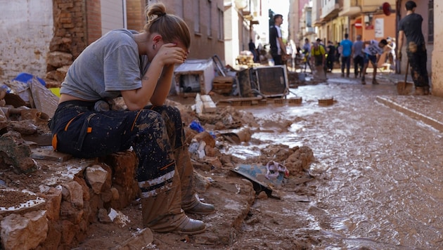 Die Zahl der Toten durch die Unwetter in Valencia liegt mittlerweile bei 205. Auch die Balearen zitterten, es kam zu extremen Überschwemmungen. (Bild: AP )