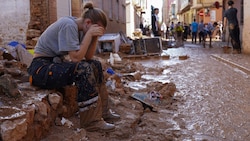 Die Zahl der Toten durch die Unwetter in Valencia liegt mittlerweile bei 205. Auch die Balearen zitterten, es kam zu extremen Überschwemmungen. (Bild: AP )