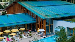 Der Bub ist nach Badeunfall in der Watzmann-Therme stabil. (Bild: stock.adobe.com/adobe.stock.com)