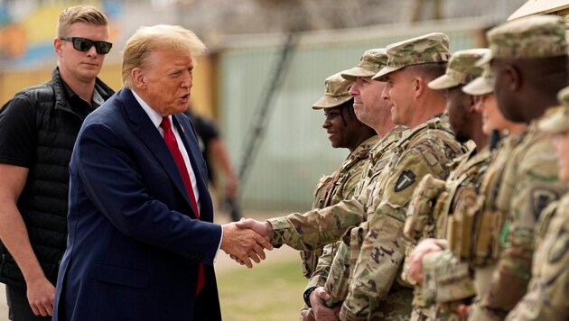 US-Präsident Donald Trump mit der Nationalgarde (Archivbild)