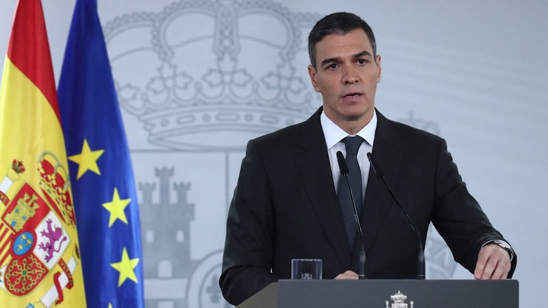 Regierungschef Pedro Sánchez (Bild: AFP/Fernando Calvo)