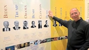 Prof. Peter Filzmaier recherchiert in Washington. Dieses Bild mit einer Zeittafel der ...