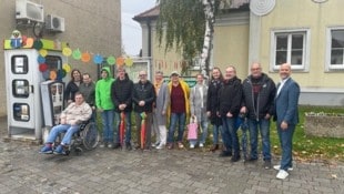 Telefonieren geht nicht mehr, dafür kann man sich jetzt Bücher aus der alten Telefonzelle ausborgen.  (Bild: Stadtgemeinde Frauenkirchen)