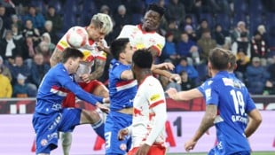 Keine Tore und keinen Sieger gibt’s beim Duell von Red Bull Salzburg mit dem GAK … (Bild: GEPA)