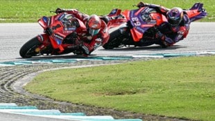 Bagnaia (li.) und Martin lieferten sich ein heißes Duell in Malaysia. (Bild: APA/AFP/MOHD RASFAN)