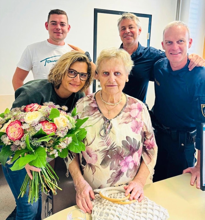 The pensioner thanked the officers with flowers.