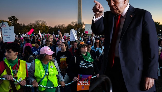 Thousands of women protested at the Women's March in Washington and campaigned for Trump's rival Harris. (Bild: 2024 Getty Images, AFP, Krone KREATIV)