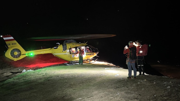 The Innsbruck mountain rescuers brought the Mexicans to the Langer Sattel, Christophorus 1 flew the trio down to the city. (Bild: Bergrettung Innsbruck)