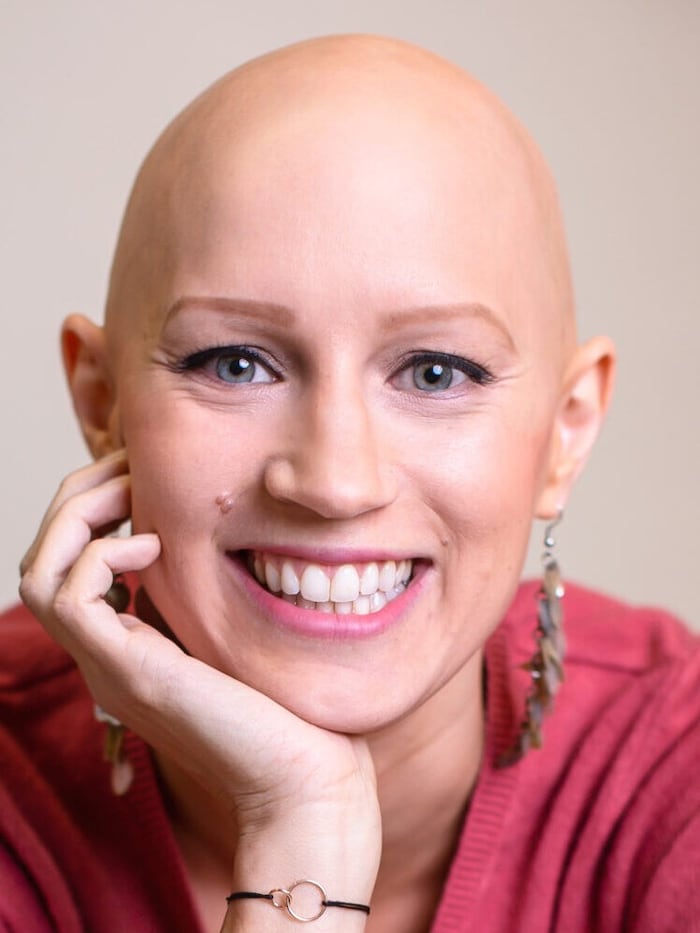 Authentic and completely happy: it's easy to take Katharina Mühl's word for it when she gives sound advice. After all, the Viennese has spent many years working on her own happiness. She lost all her hair due to an autoimmune disease.